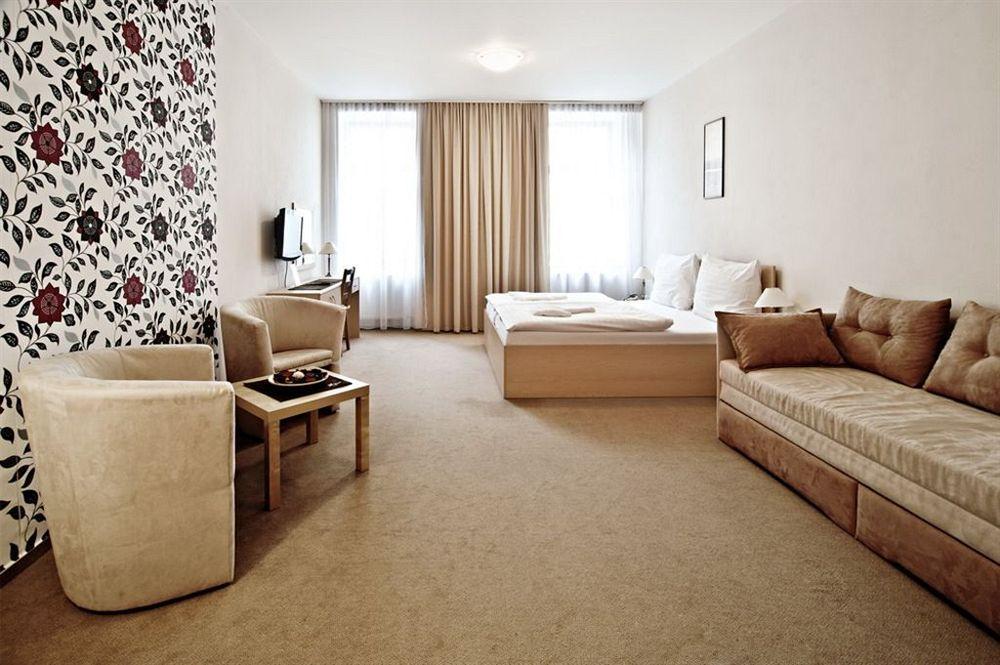Hotel Cyro Брно Экстерьер фото