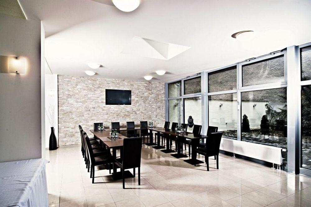 Hotel Cyro Брно Экстерьер фото