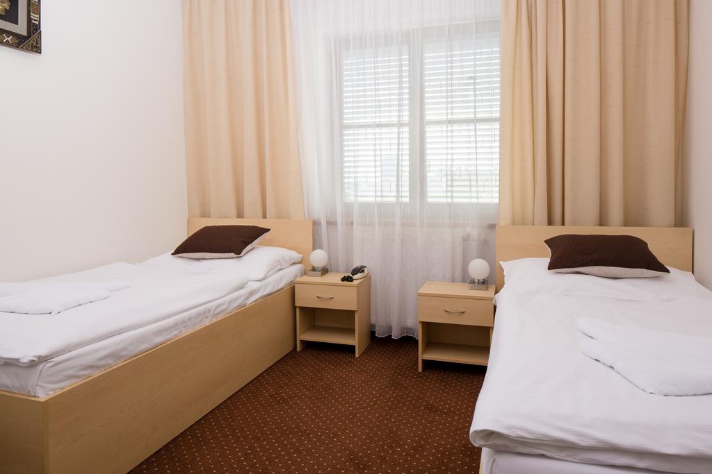 Hotel Cyro Брно Экстерьер фото