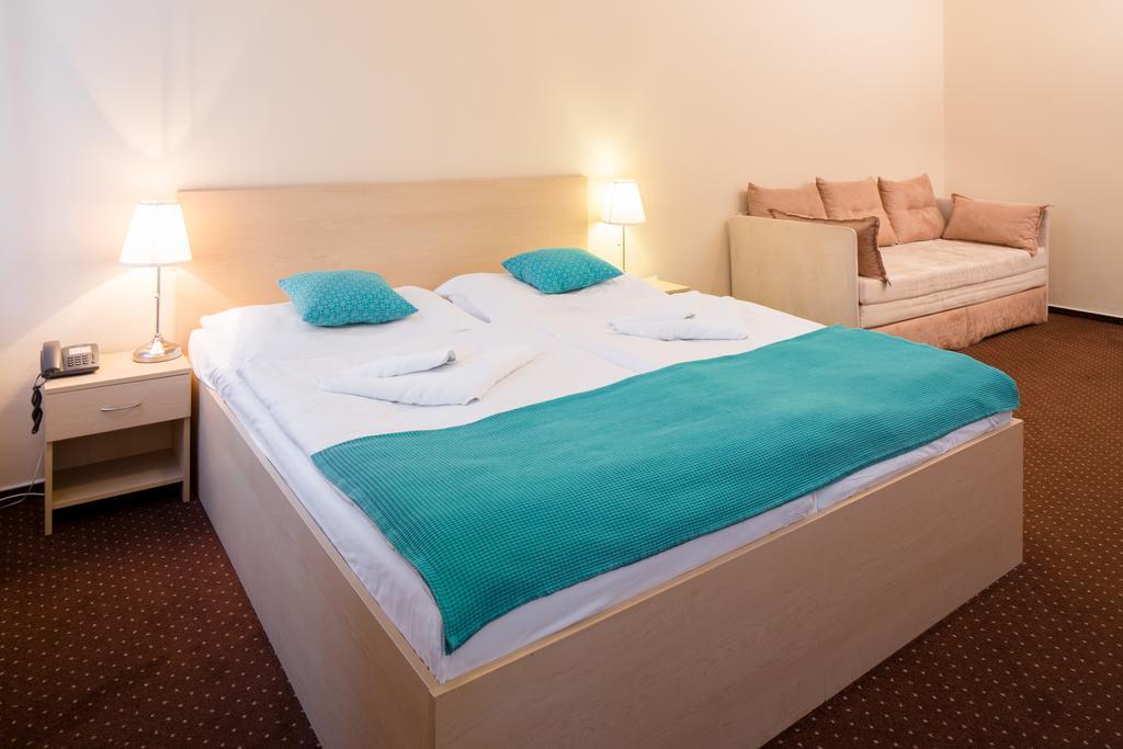 Hotel Cyro Брно Экстерьер фото