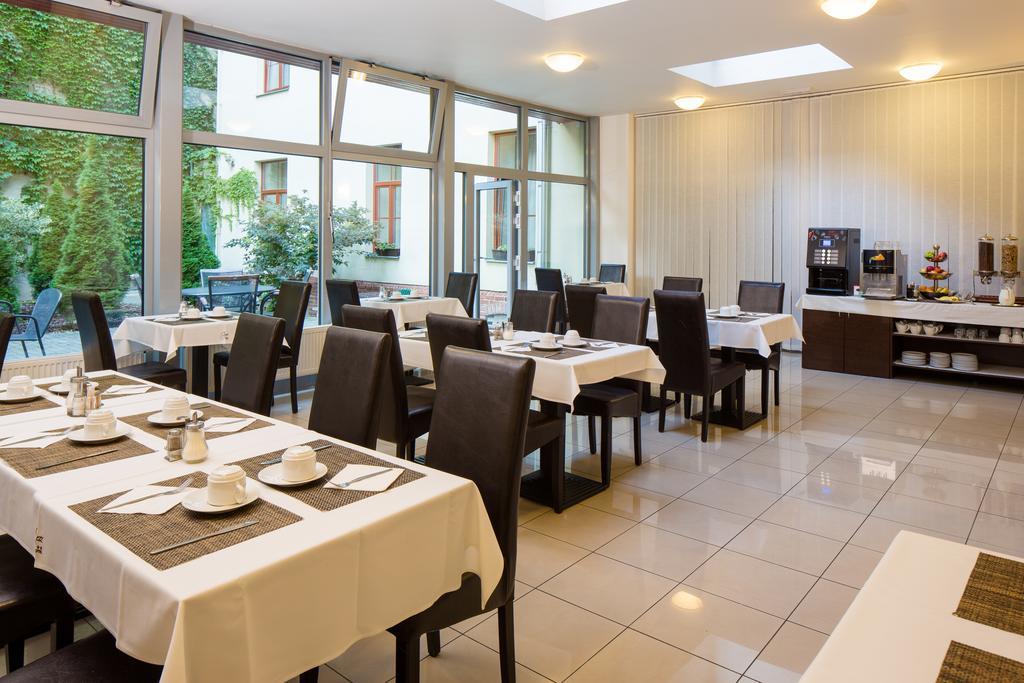 Hotel Cyro Брно Экстерьер фото