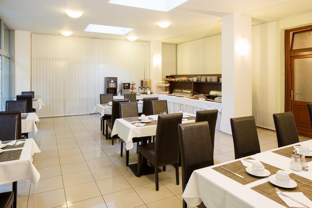 Hotel Cyro Брно Экстерьер фото