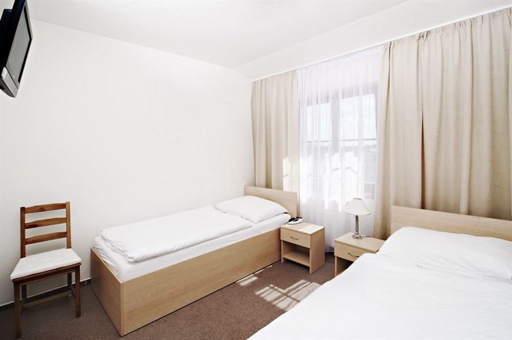 Hotel Cyro Брно Экстерьер фото