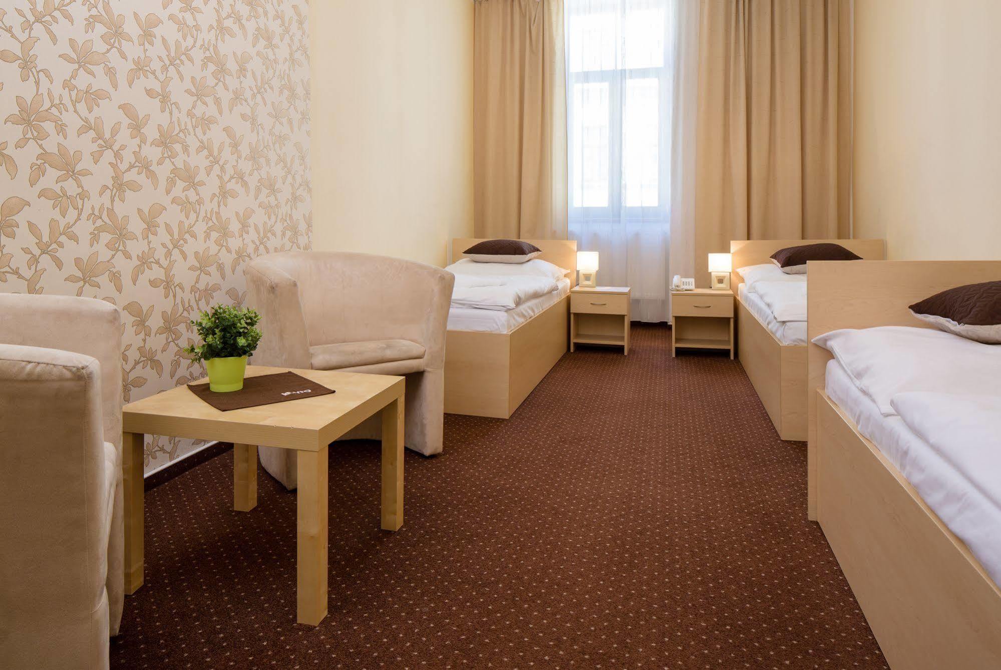 Hotel Cyro Брно Экстерьер фото
