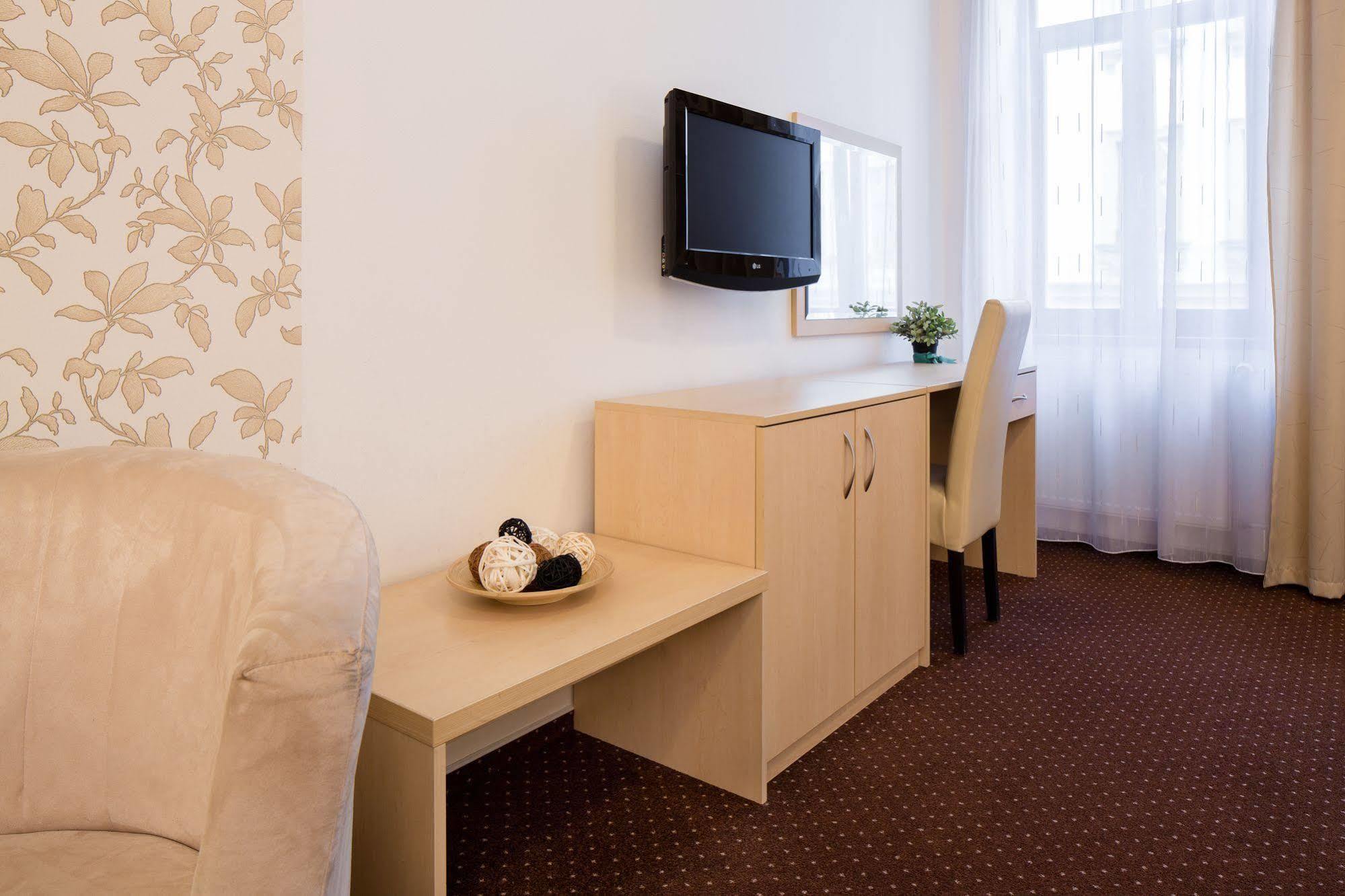 Hotel Cyro Брно Экстерьер фото