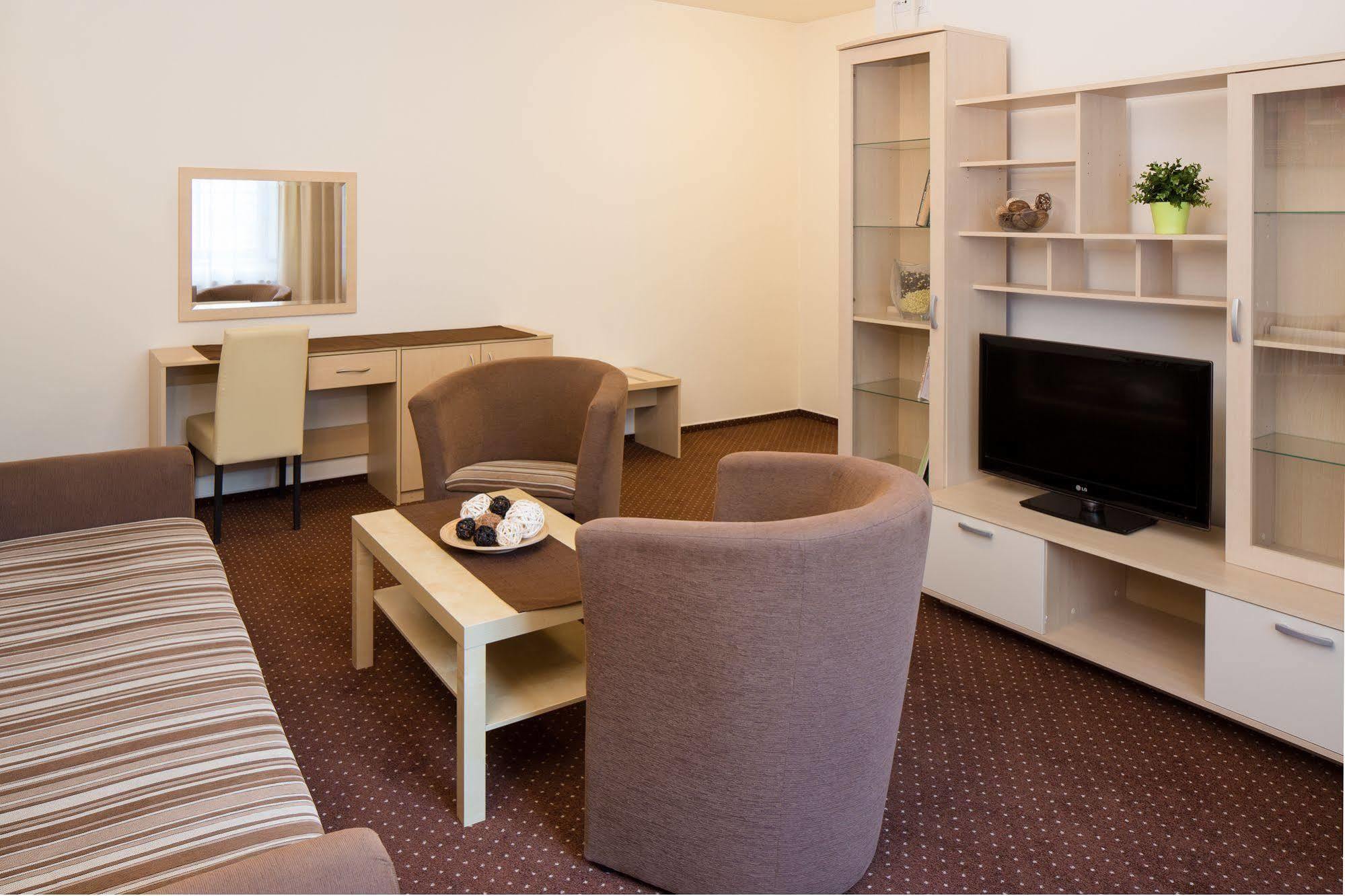 Hotel Cyro Брно Экстерьер фото