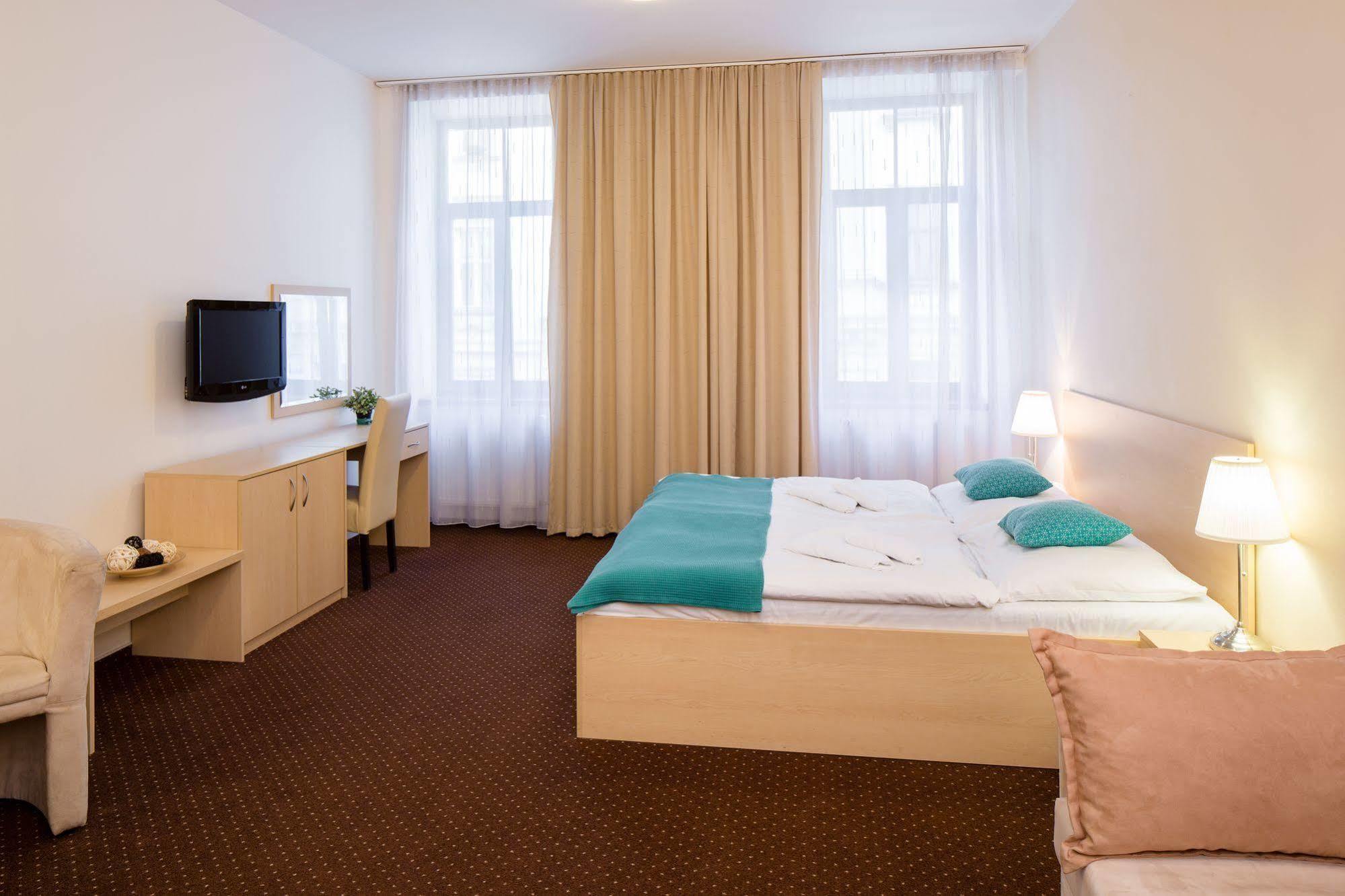 Hotel Cyro Брно Экстерьер фото