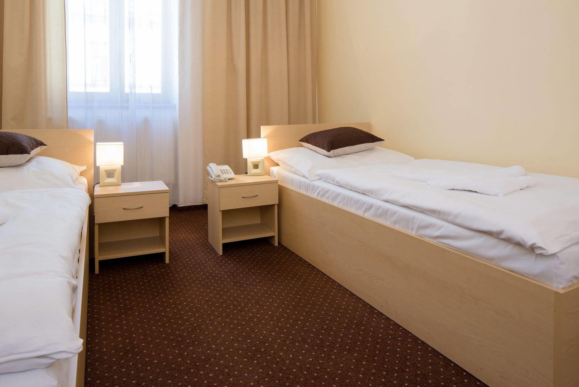 Hotel Cyro Брно Экстерьер фото